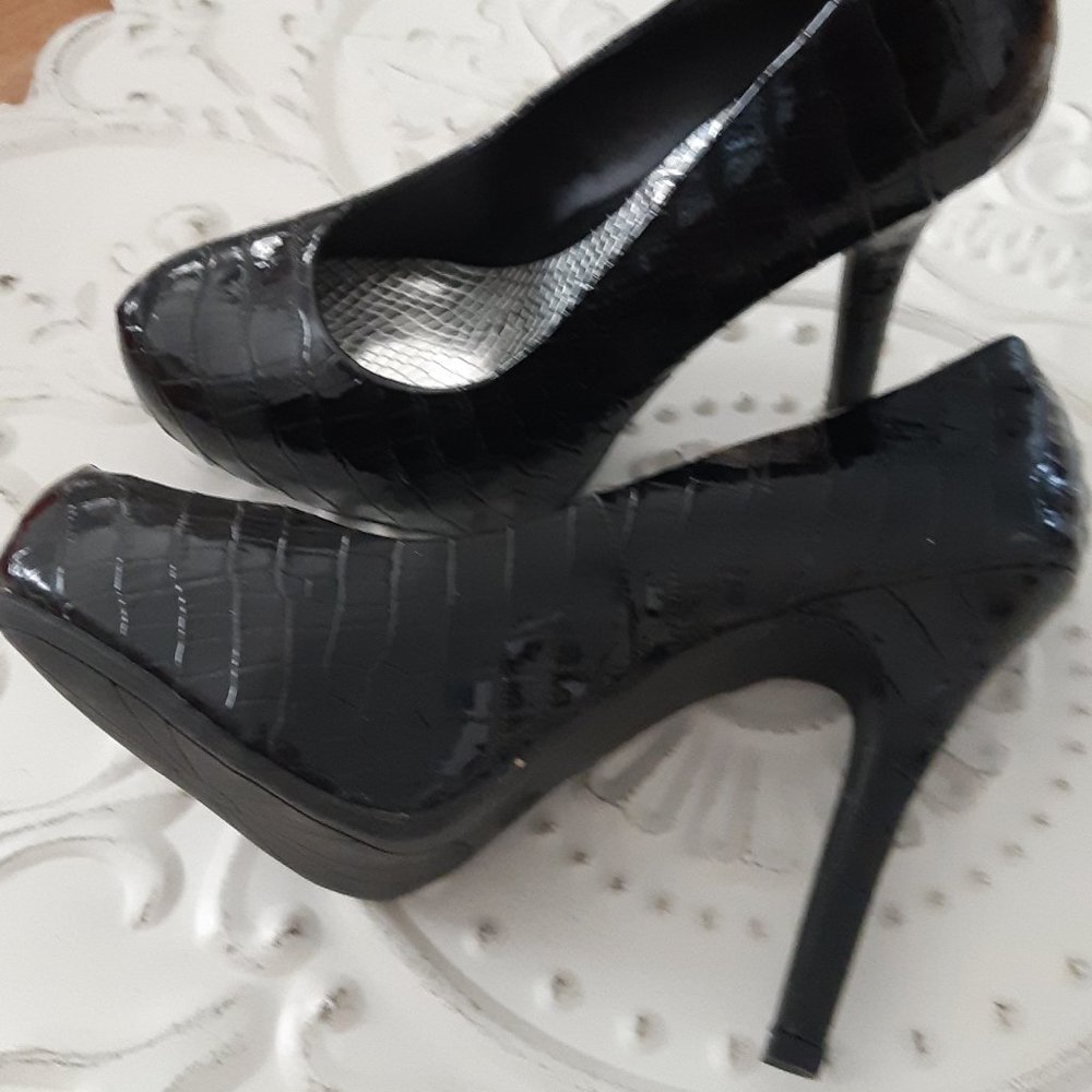HIGH HEELS SIZE 8